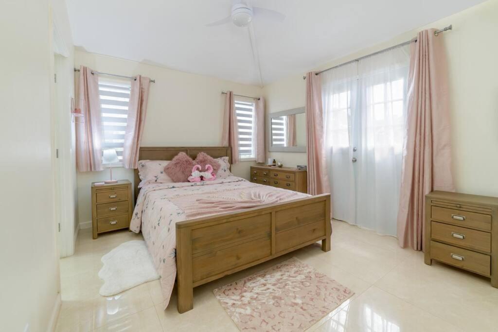 Attractive 3-Bedroom Home - Harbour Breeze Jolly Harbour Экстерьер фото